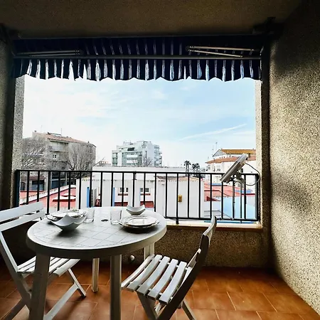 1027 9 1-3, Zona Del Puerto Deportivo, Cercano A La Gran Playa De Roses. Pequena Vista. - Es-258-40 Apartment *